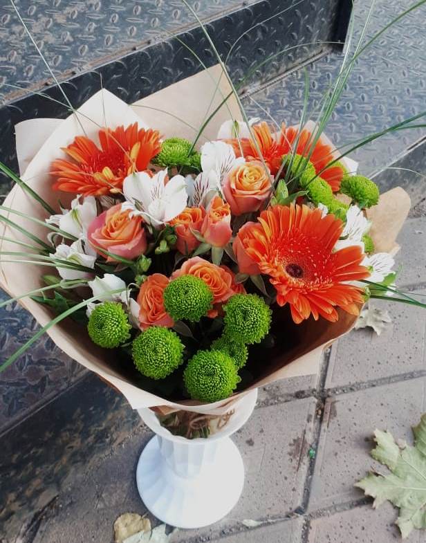 Букет цветов из: Герберы, Хризантемы, Альстромерии и Розы в Вохме