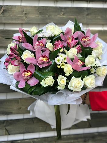 Букет цветов из: Розы и Хризантемы в Вохме