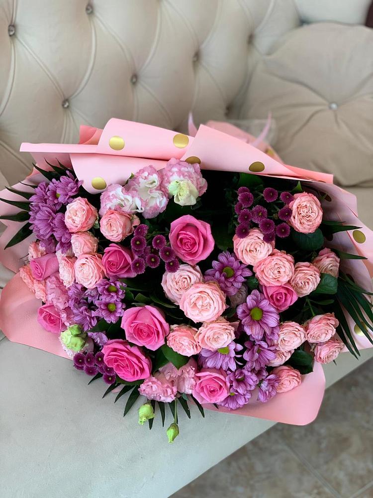 Букет цветов из: Хризантемы, Розы и Лизиантусы в Вохме