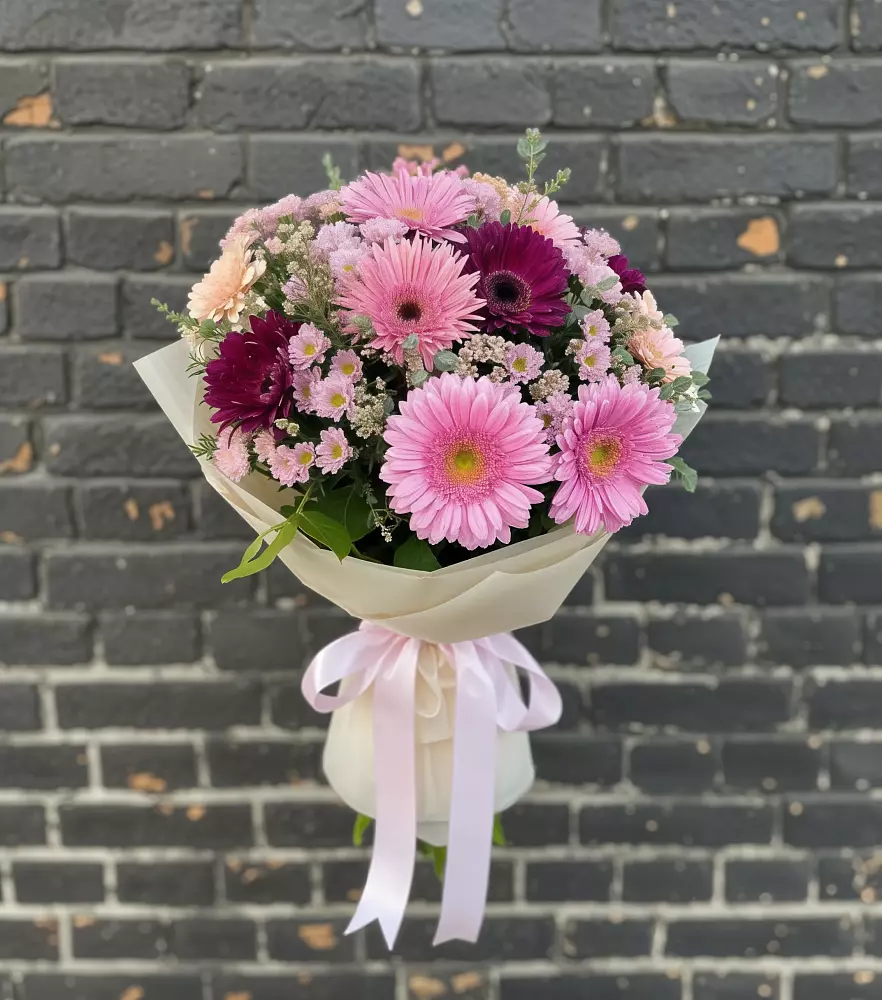 Букет цветов из: Герберы и Хризантемы в Вохме
