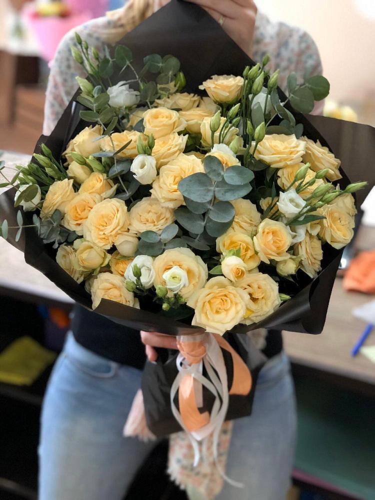 Букет цветов из: Розы и Лизиантусы в Вохме