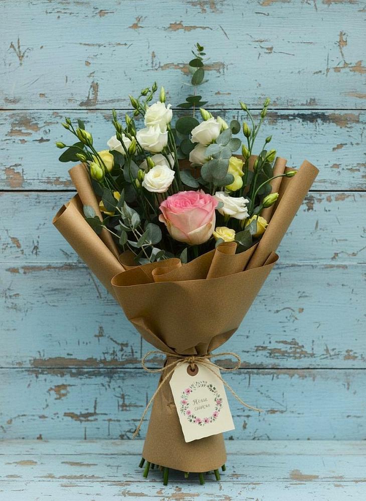 Букет цветов из: Розы и Лизиантусы в Вохме