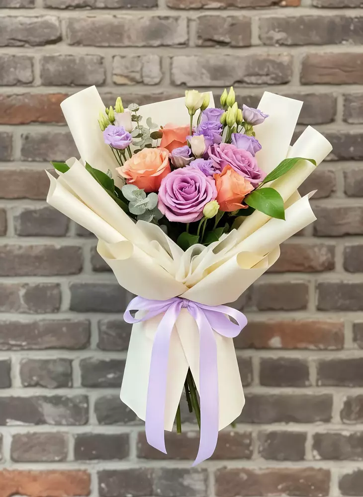 Букет цветов из: Лизиантусы и Розы в Вохме