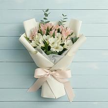 Букет цветов из:  Альстромерии в Вохме