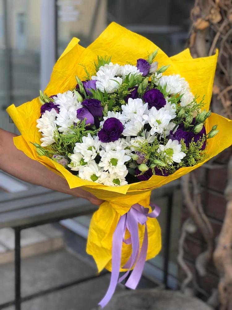 Букет цветов из: Ирисы, Хризантемы и Ромашки в Вохме