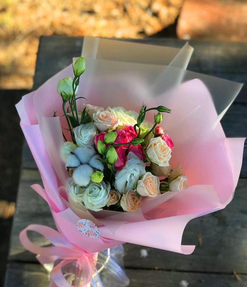 Букет цветов из: Розы и Лизиантусы в Вохме