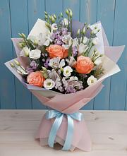 Букет цветов из:  Лизиантусы, Розы, Альстромерии и Гипсофила в Вохме