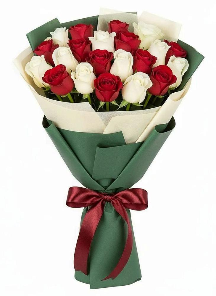 Букет Микс из красных и белых роз в Вохме