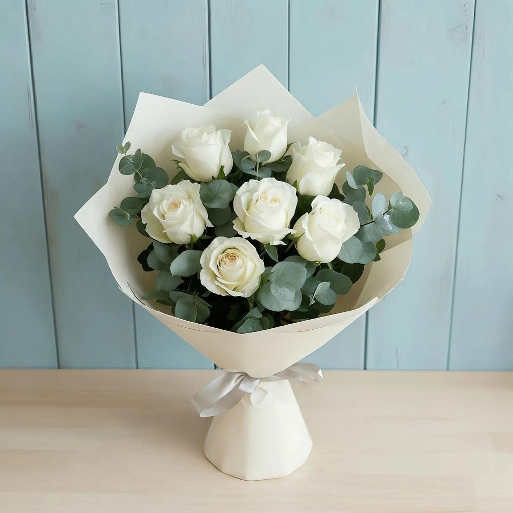 Букет Белые розы в Эвкалипте в Вохме