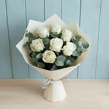 Букет Белые розы в Эвкалипте в Вохме