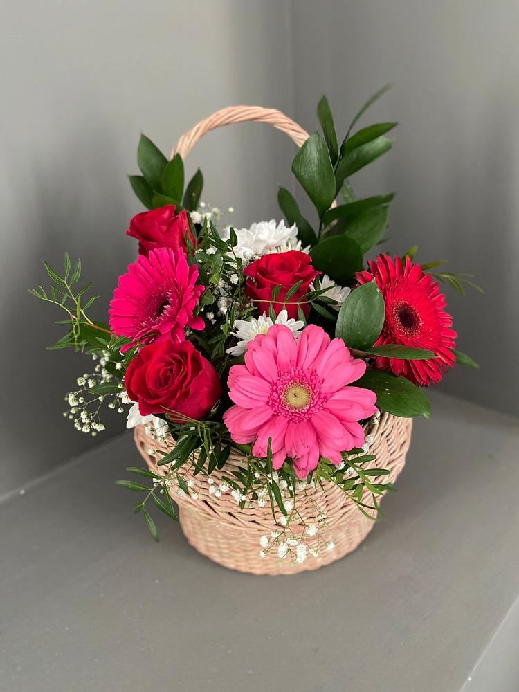 Цветочная композиция из Розы, Хризантемы и Герберы в корзине в Вохме
