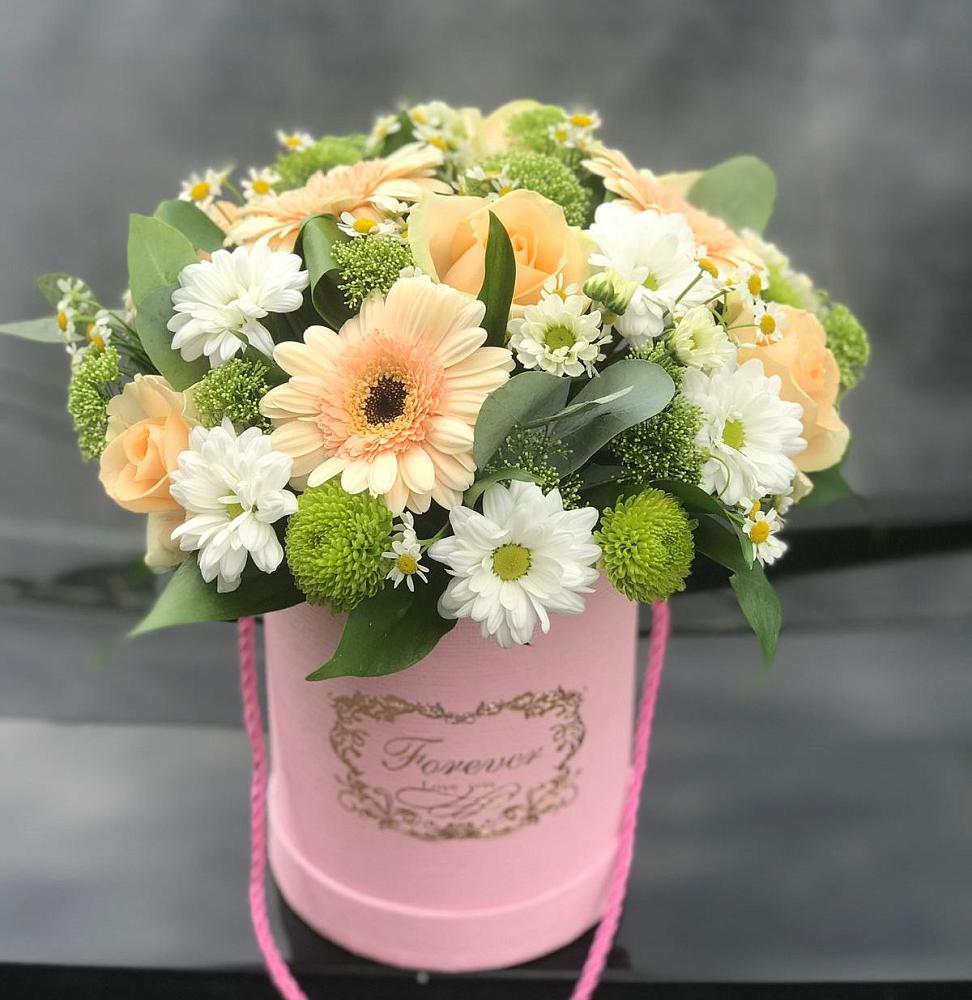 Цветочная композиция из Розы, Герберы и Хризантемы в шляпной коробке в Вохме