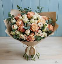 Букет цветов из:  Альстромерии и Розы в Вохме