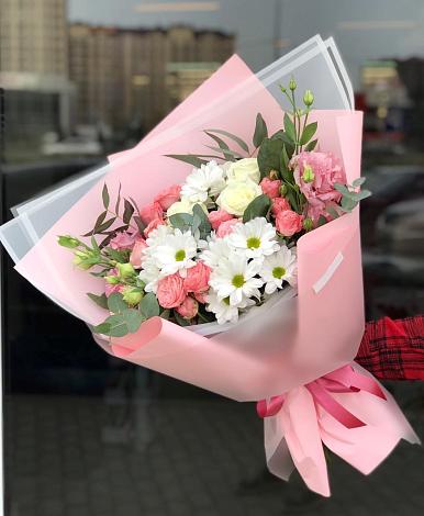Букет цветов из: Розы, Лизиантусы и Хризантемы в Вохме