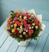 Букет Микс из разноцветных кустовых роз в Вохме