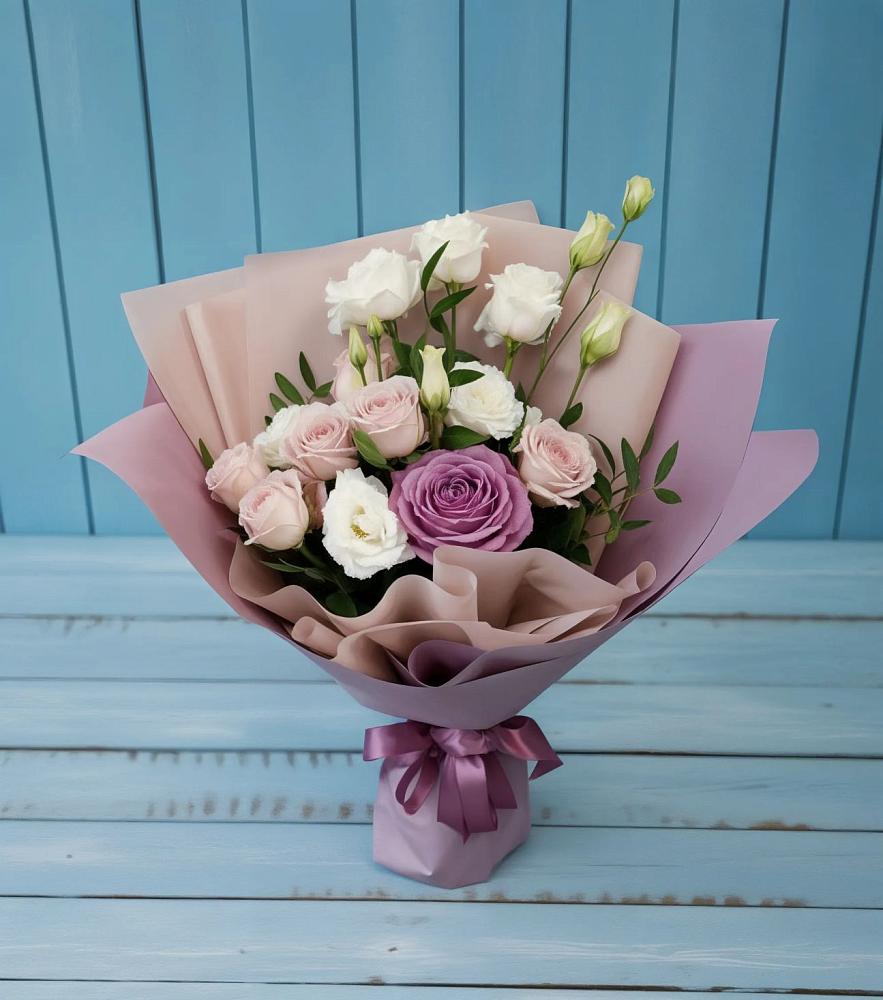 Букет цветов из: Розы и Лизиантусы в Вохме